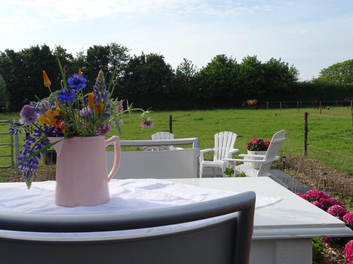 Op de Boerderie Bed and Breakfast Noordgouwe Buitenkant foto