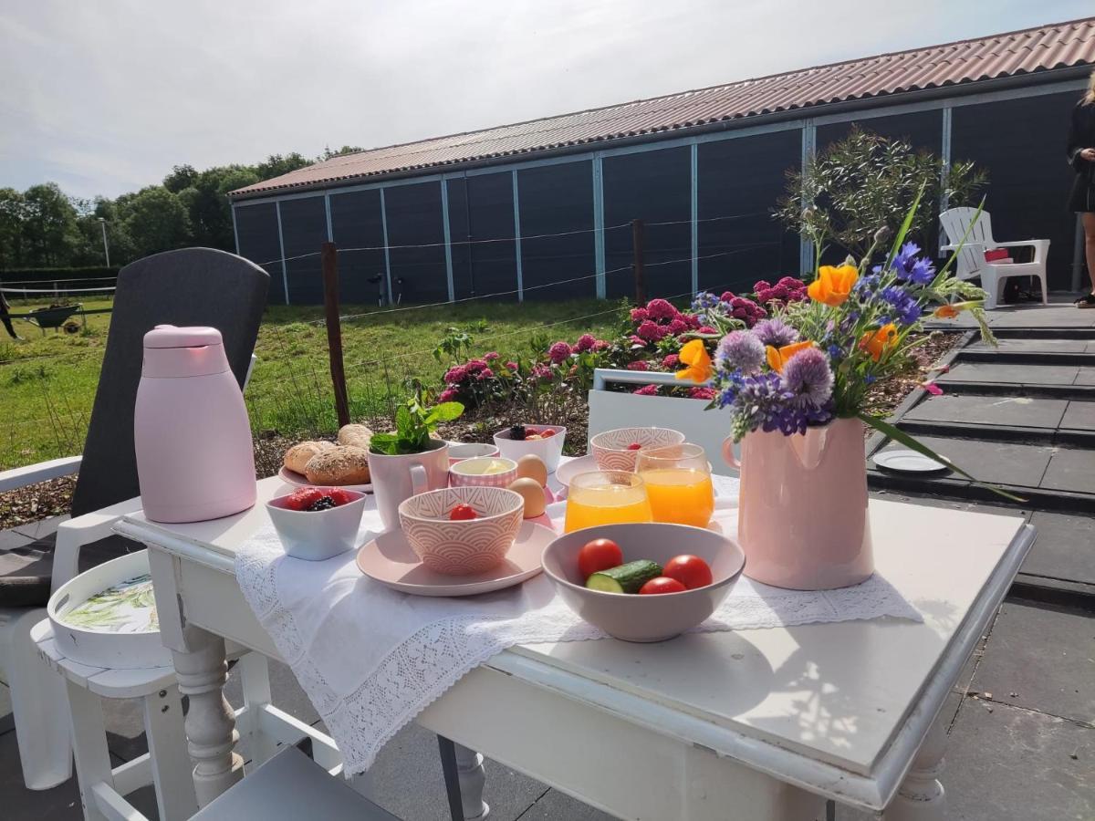 Op de Boerderie Bed and Breakfast Noordgouwe Buitenkant foto